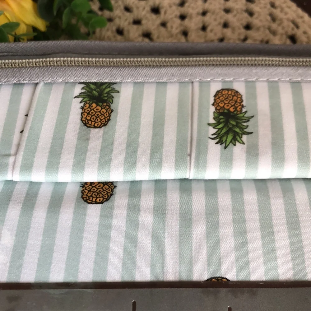 Nicole Miller Pineapple Stripe Queen Sheet Set in Mint and White